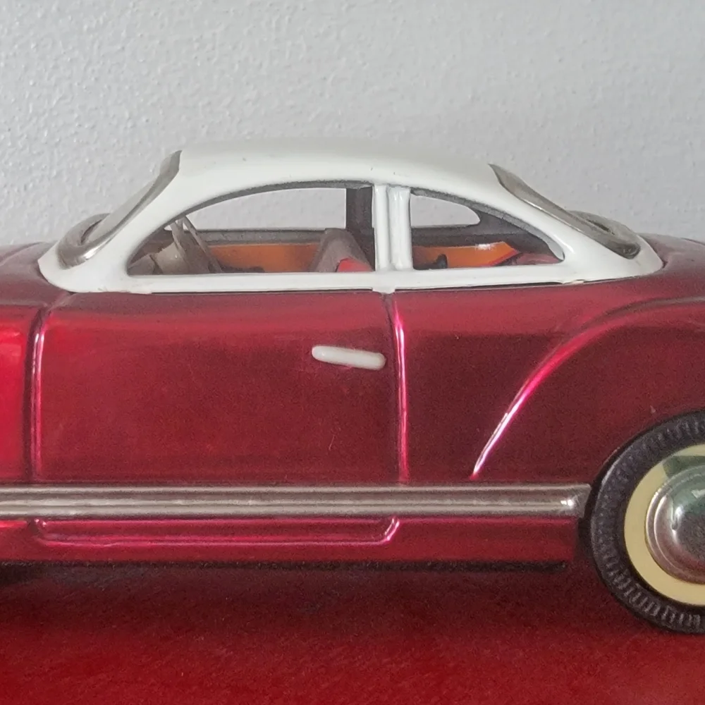 Toy - Picture 1 of 3
